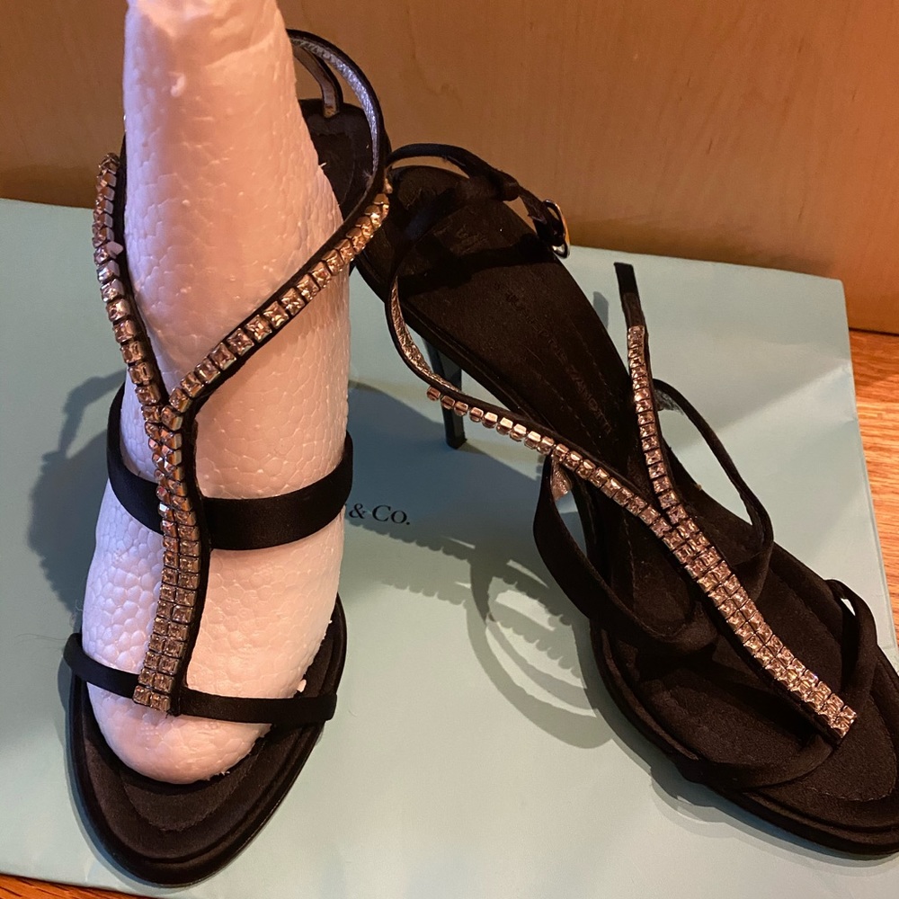 GiuseppeZanotti Blk Rhinestone Size9 fits like 8.5